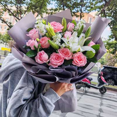 重庆11朵戴安娜粉玫瑰百合，与你一起追逐梦想