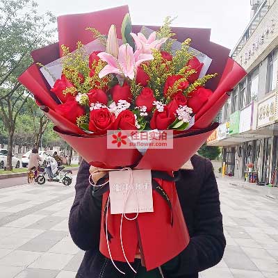 重庆19朵红玫瑰百合，与你幸福前行