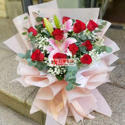 重庆11朵红玫瑰百合,全世界里只有一个你
